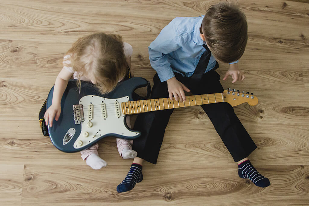 Why Music Class for Kids is Better Than Kids Music Lessons 
